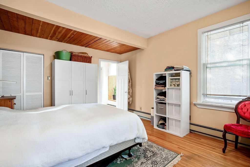 2629 Erlton Street Sw, Calgary, AB - Indoor Photo Showing Bedroom