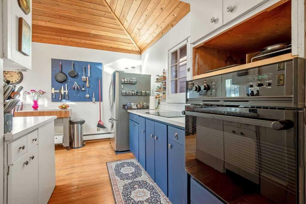 2629 Erlton Street Sw, Calgary, AB - Indoor Photo Showing Kitchen