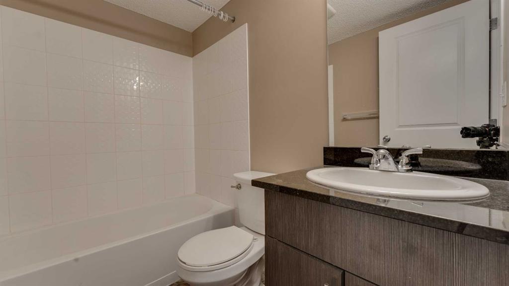 105-2715 12 Avenue Se, Calgary, AB - Indoor Photo Showing Bathroom