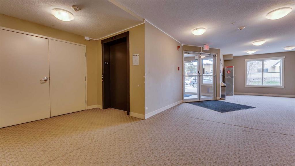 105-2715 12 Avenue Se, Calgary, AB - Indoor Photo Showing Other Room