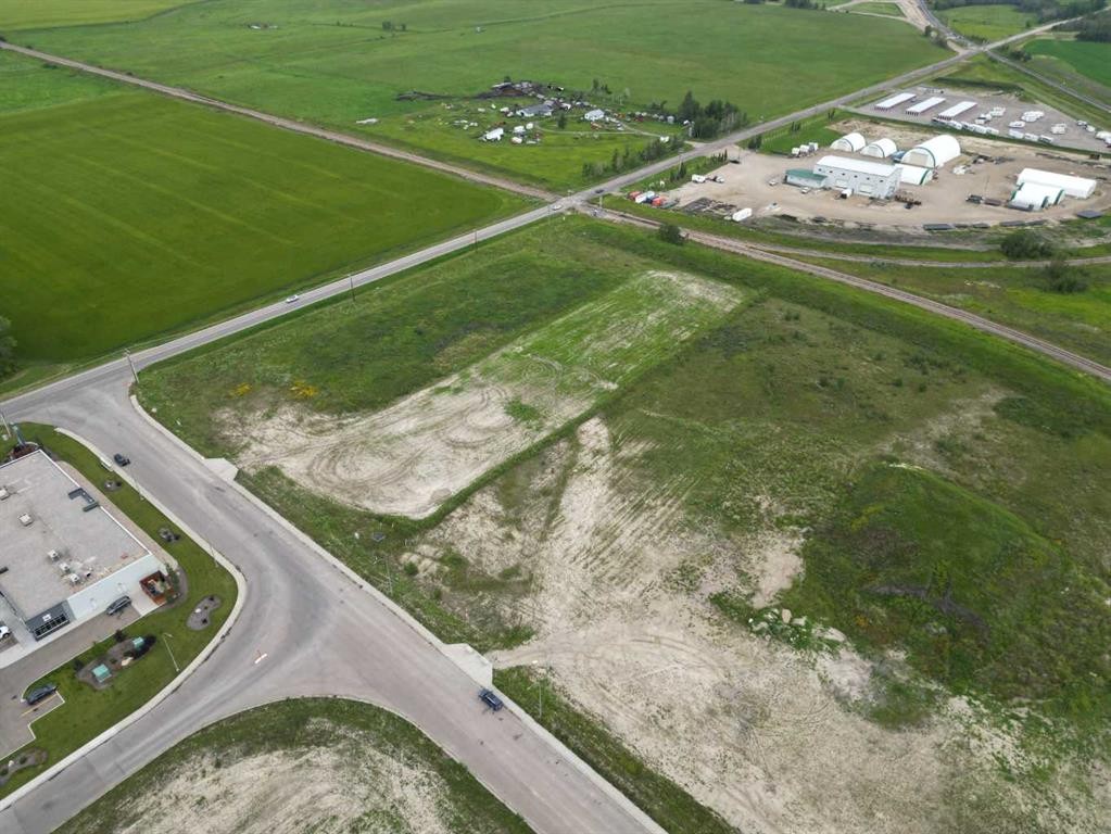 100 Shantz Drive, Didsbury, AB