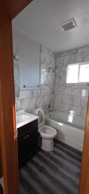 488 Northmount Drive Nw, Calgary, AB - Indoor Photo Showing Bathroom