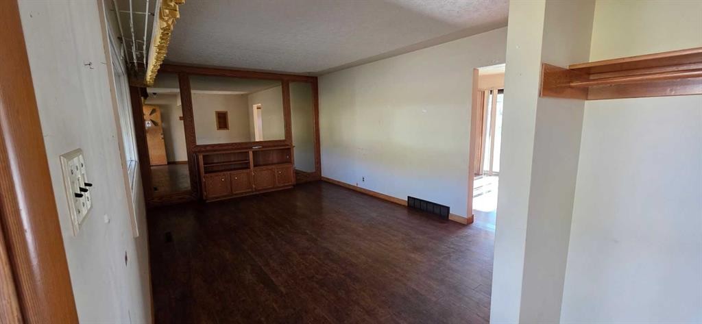 488 Northmount Drive Nw, Calgary, AB - Indoor Photo Showing Other Room