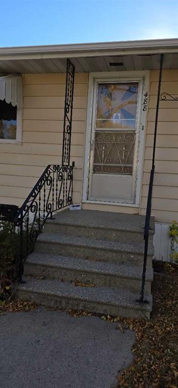 488 Northmount Drive Nw, Calgary, AB - Outdoor