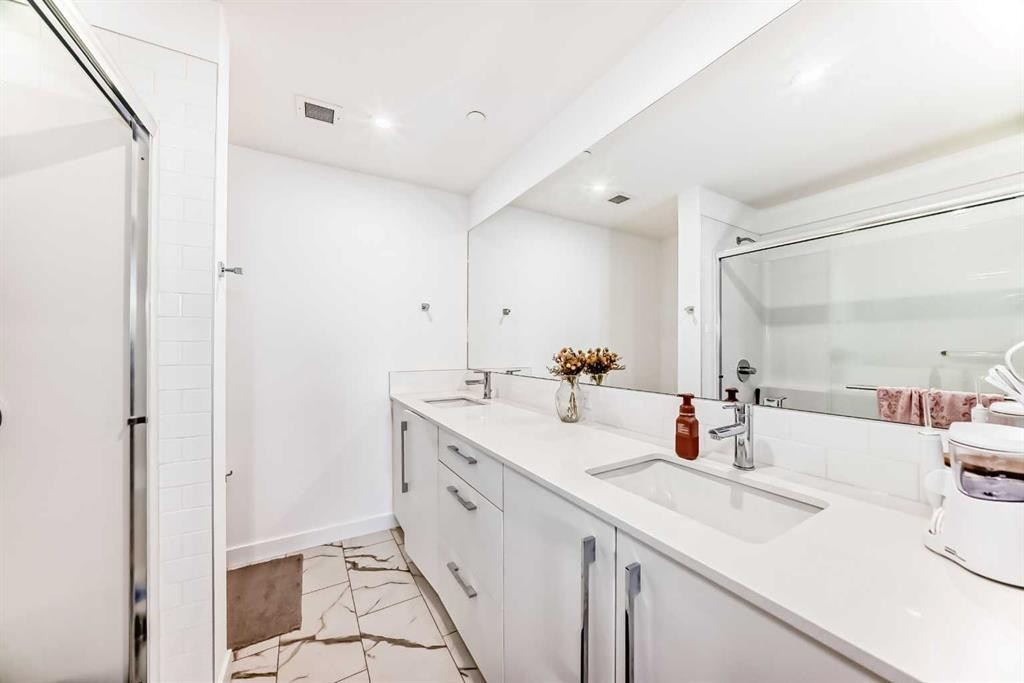 1614-60 Skyview Ranch Road Ne, Calgary, AB - Indoor Photo Showing Bathroom