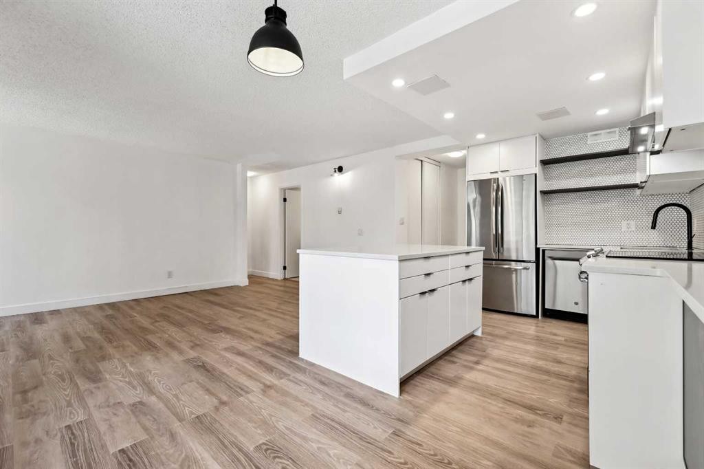 206-1414 5 Street Sw, Calgary, AB - Indoor Photo Showing Kitchen With Stainless Steel Kitchen