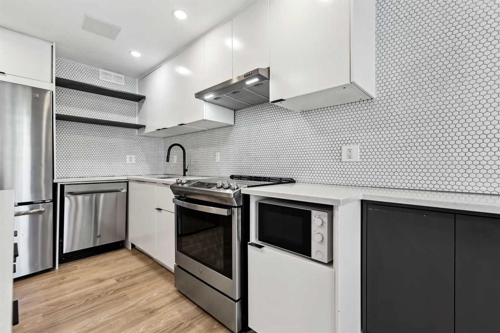 206-1414 5 Street Sw, Calgary, AB - Indoor Photo Showing Kitchen