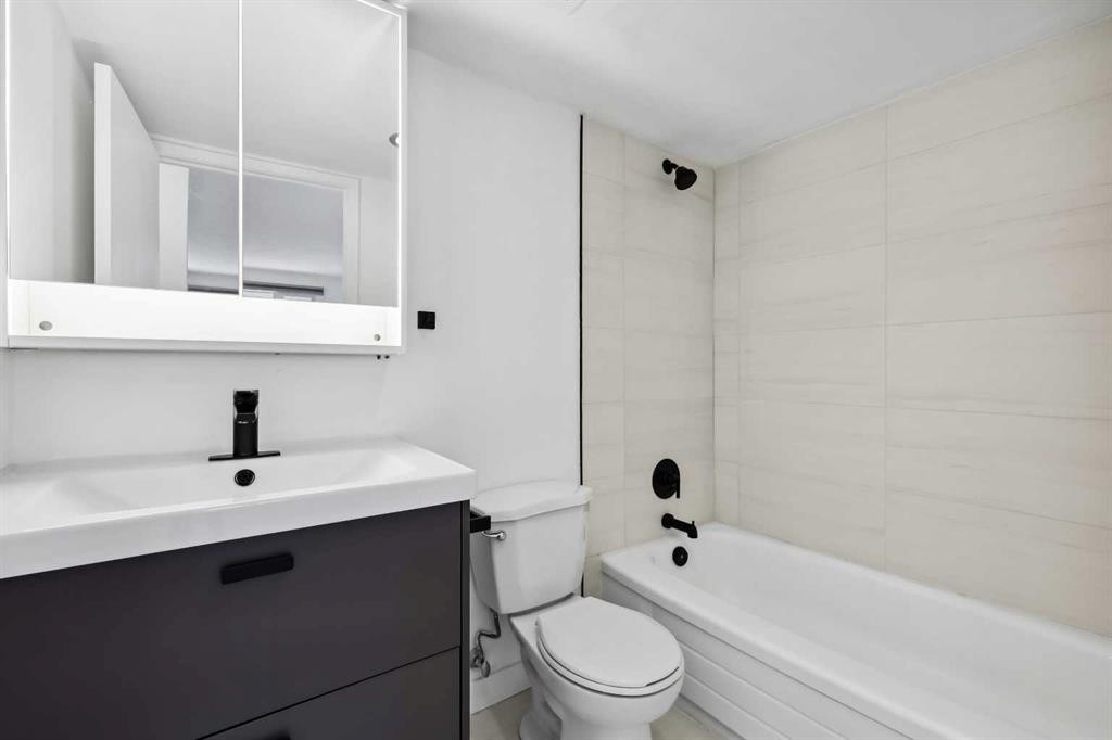 206-1414 5 Street Sw, Calgary, AB - Indoor Photo Showing Bathroom