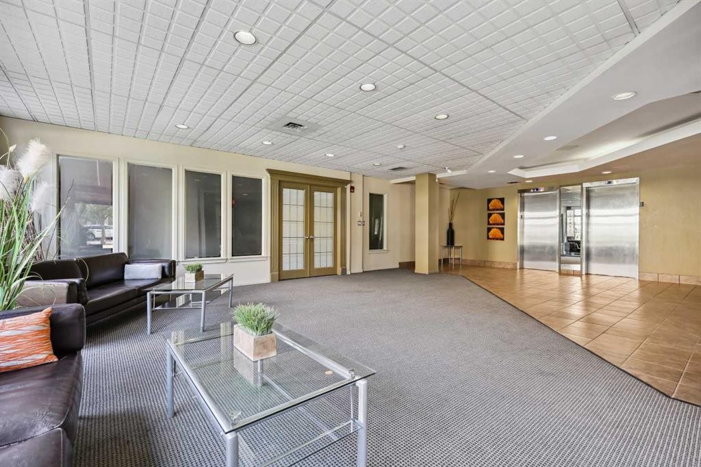 206-1414 5 Street Sw, Calgary, AB - Indoor Photo Showing Other Room