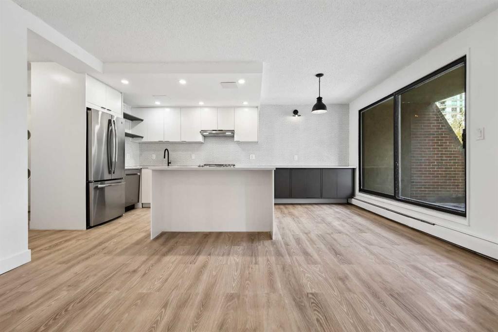 206-1414 5 Street Sw, Calgary, AB - Indoor Photo Showing Kitchen With Stainless Steel Kitchen With Upgraded Kitchen