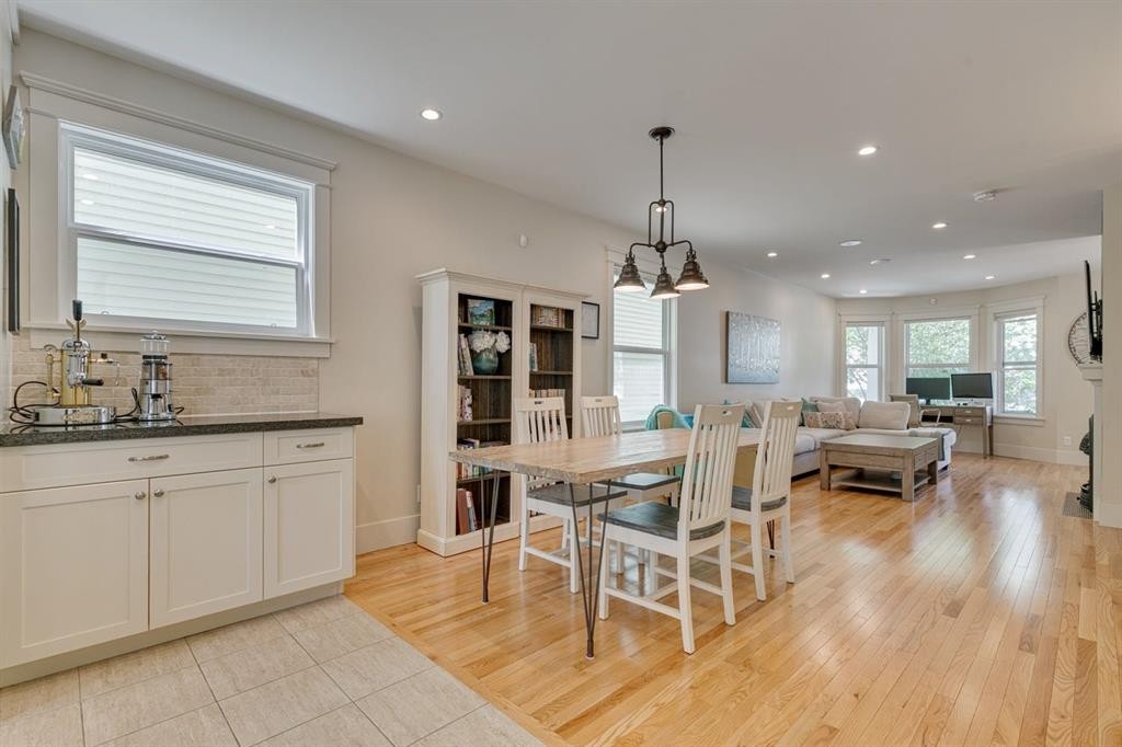 609 23 Avenue Sw, Calgary, AB - Indoor