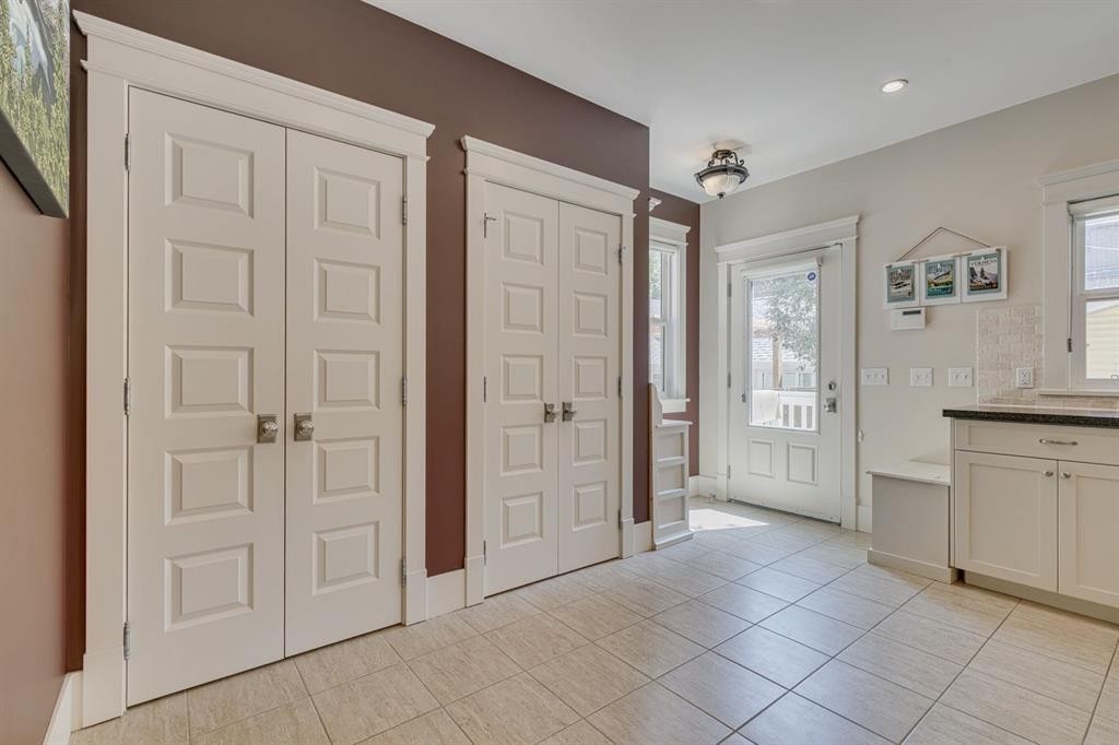 609 23 Avenue Sw, Calgary, AB - Indoor Photo Showing Other Room