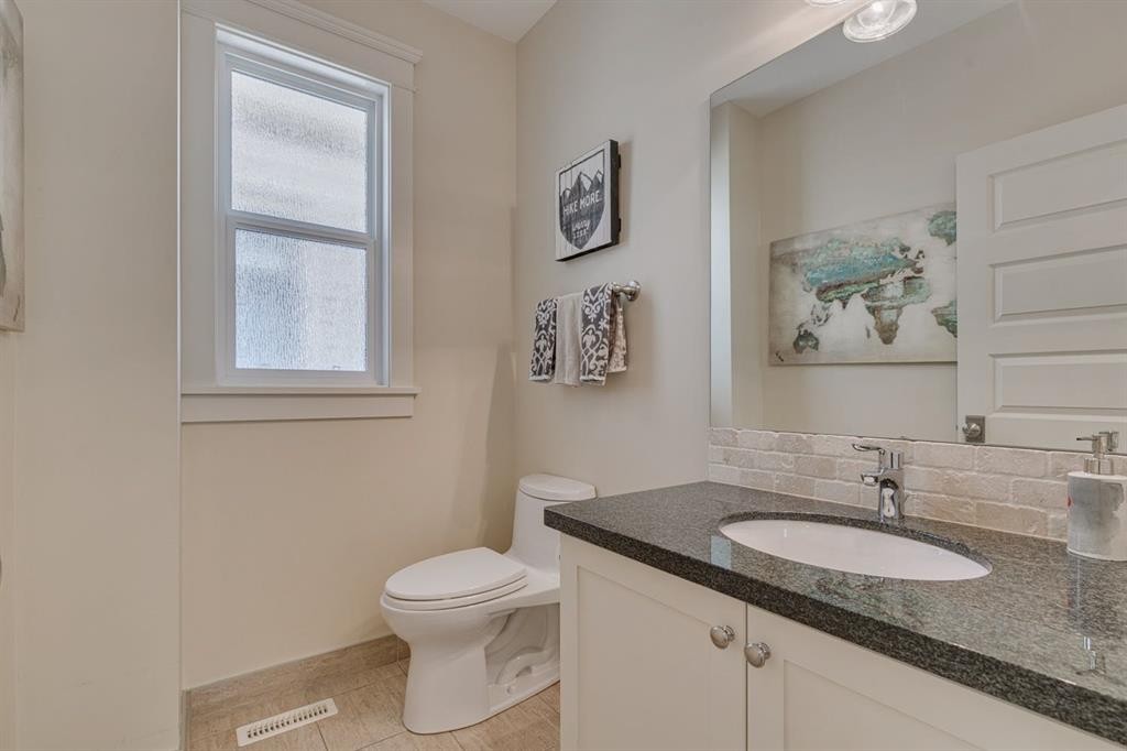 609 23 Avenue Sw, Calgary, AB - Indoor Photo Showing Bathroom