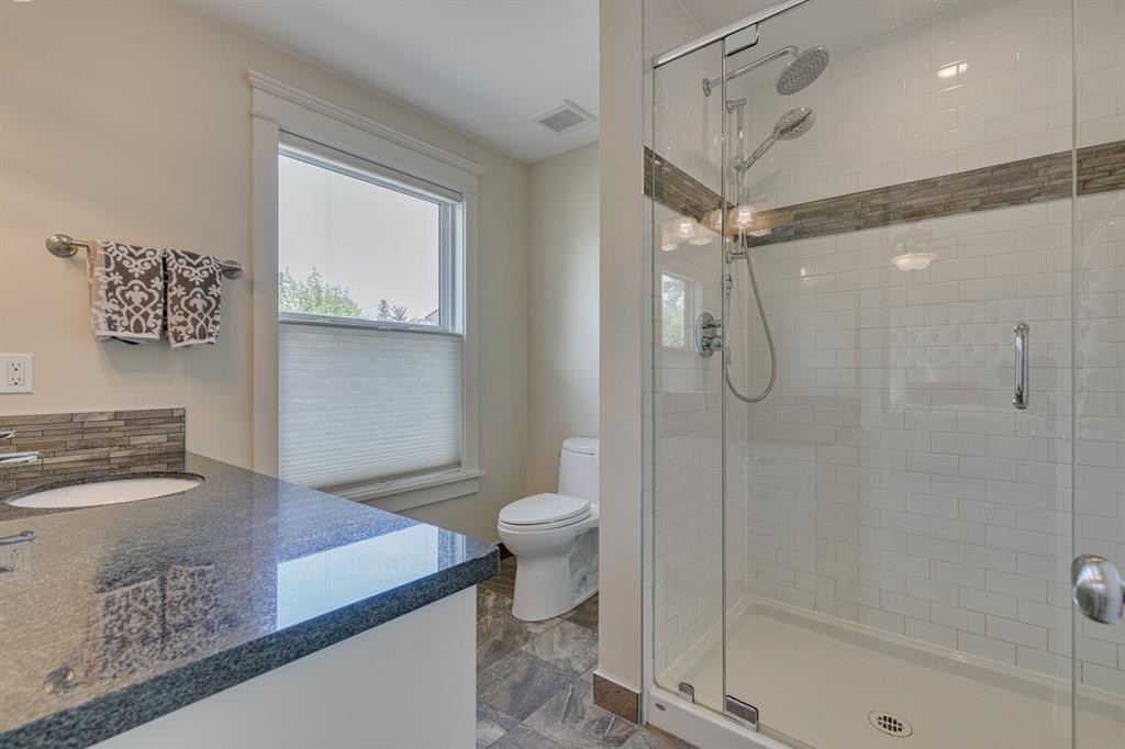 609 23 Avenue Sw, Calgary, AB - Indoor Photo Showing Bathroom