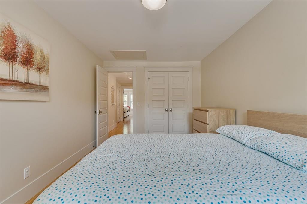 609 23 Avenue Sw, Calgary, AB - Indoor Photo Showing Bedroom