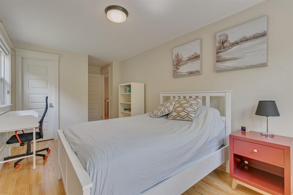 609 23 Avenue Sw, Calgary, AB - Indoor Photo Showing Bedroom