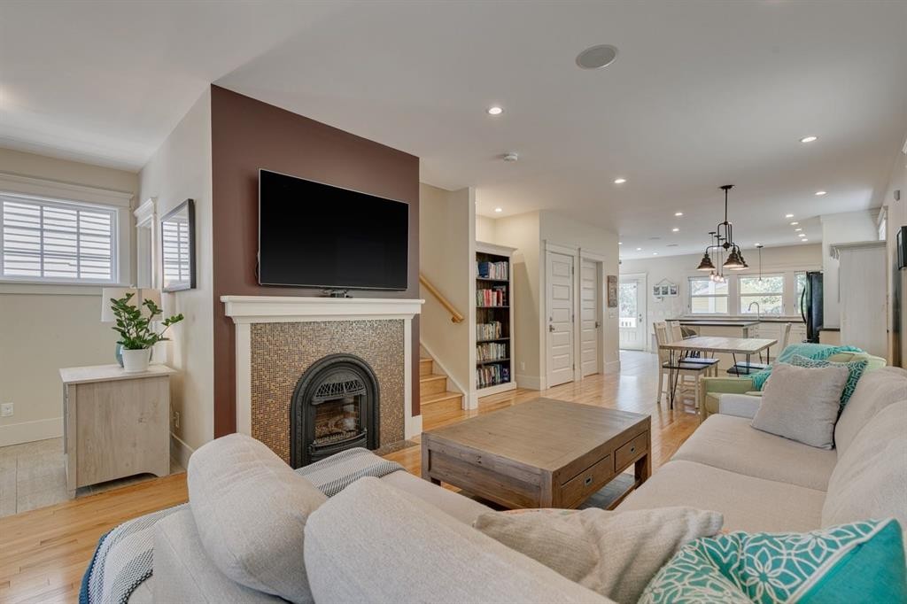 609 23 Avenue Sw, Calgary, AB - Indoor Photo Showing Living Room With Fireplace