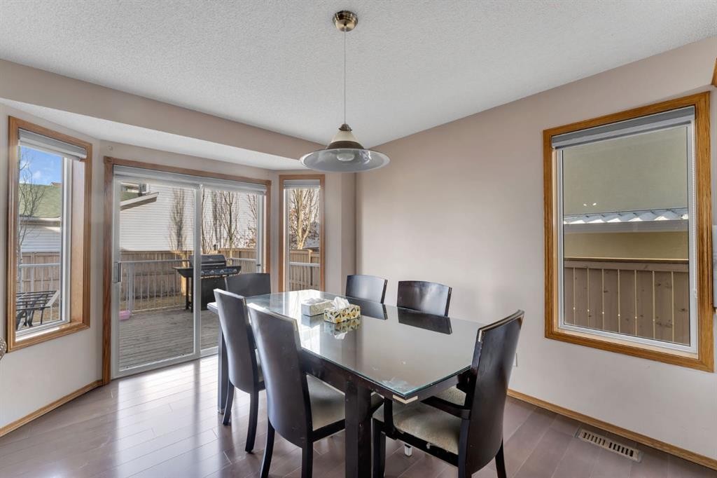 717 Coral Springs Boulevard Ne, Calgary, AB - Indoor Photo Showing Dining Room