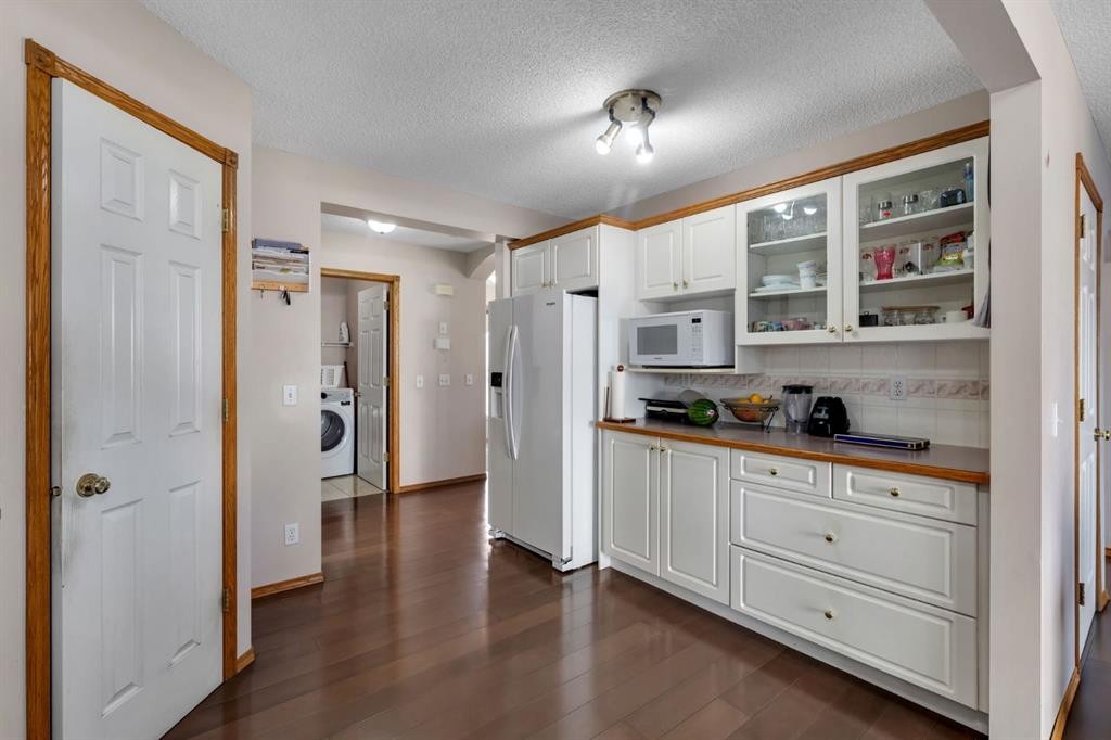 717 Coral Springs Boulevard Ne, Calgary, AB - Indoor