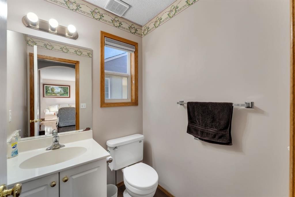 717 Coral Springs Boulevard Ne, Calgary, AB - Indoor Photo Showing Bathroom