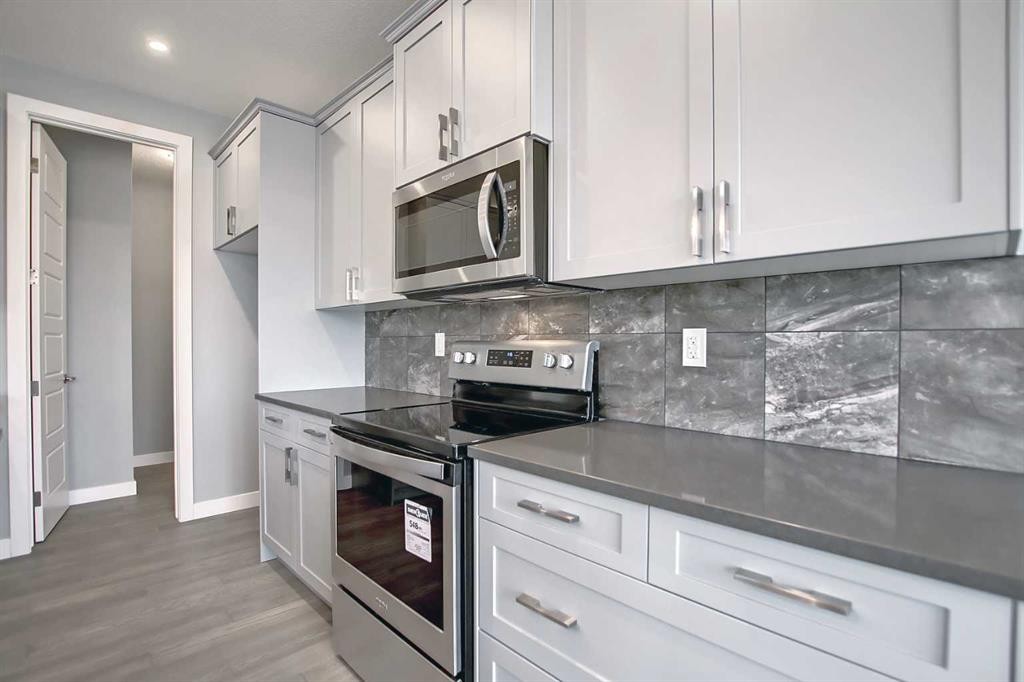 47 Agate Road, Cochrane, AB - Indoor Photo Showing Kitchen With Upgraded Kitchen