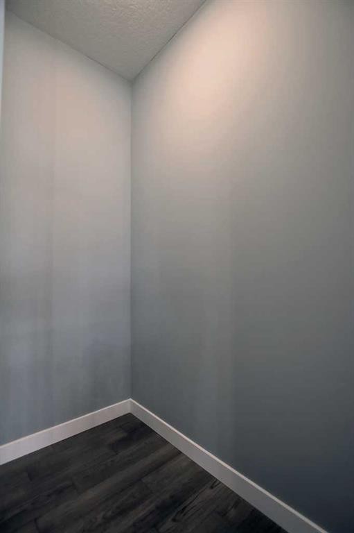 47 Agate Road, Cochrane, AB - Indoor Photo Showing Other Room