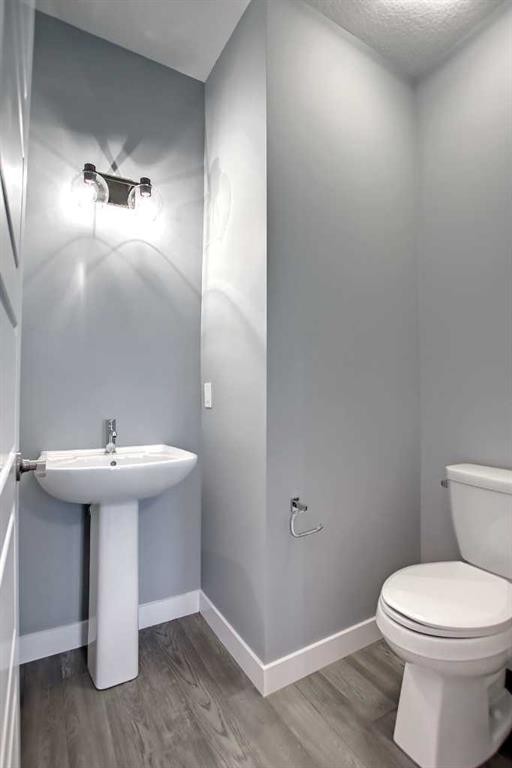 47 Agate Road, Cochrane, AB - Indoor Photo Showing Bathroom