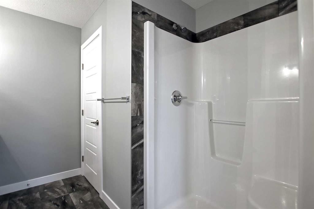 47 Agate Road, Cochrane, AB - Indoor Photo Showing Bathroom