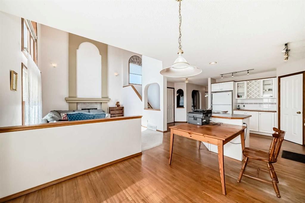 42 Sierra Nevada Green Sw, Calgary, AB - Indoor Photo Showing Kitchen