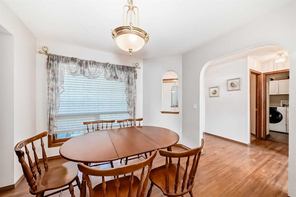 42 Sierra Nevada Green Sw, Calgary, AB - Indoor Photo Showing Dining Room