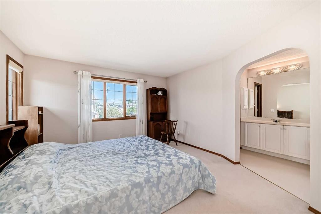42 Sierra Nevada Green Sw, Calgary, AB - Indoor Photo Showing Bedroom