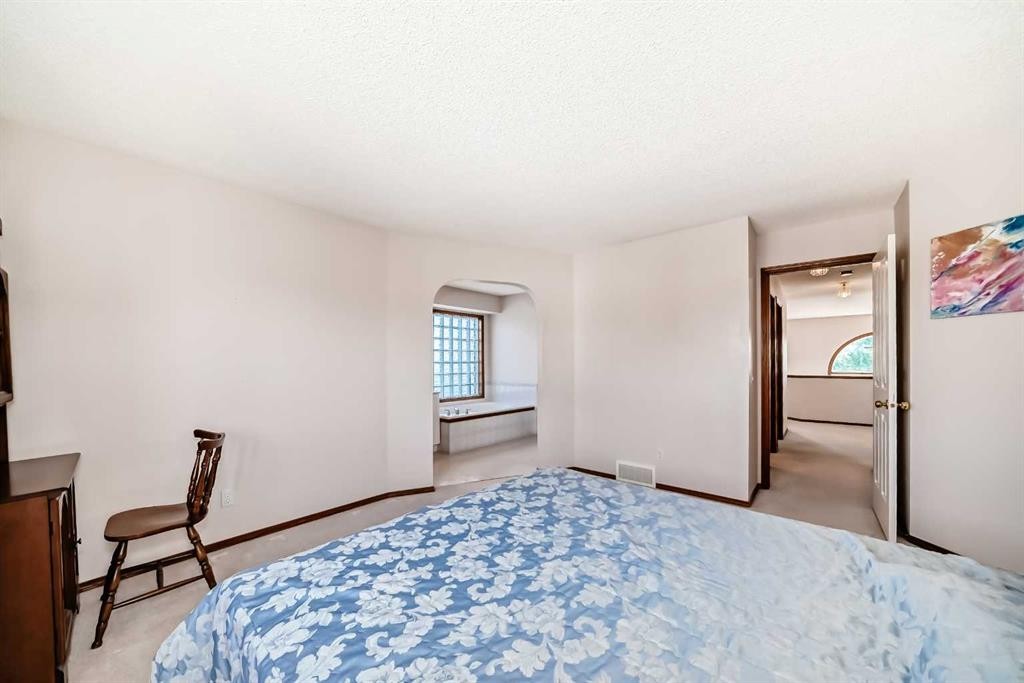 42 Sierra Nevada Green Sw, Calgary, AB - Indoor Photo Showing Bedroom