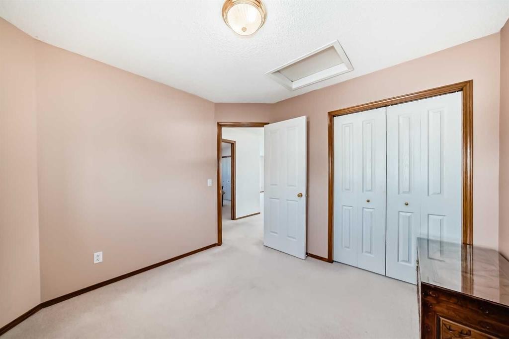 42 Sierra Nevada Green Sw, Calgary, AB - Indoor Photo Showing Other Room