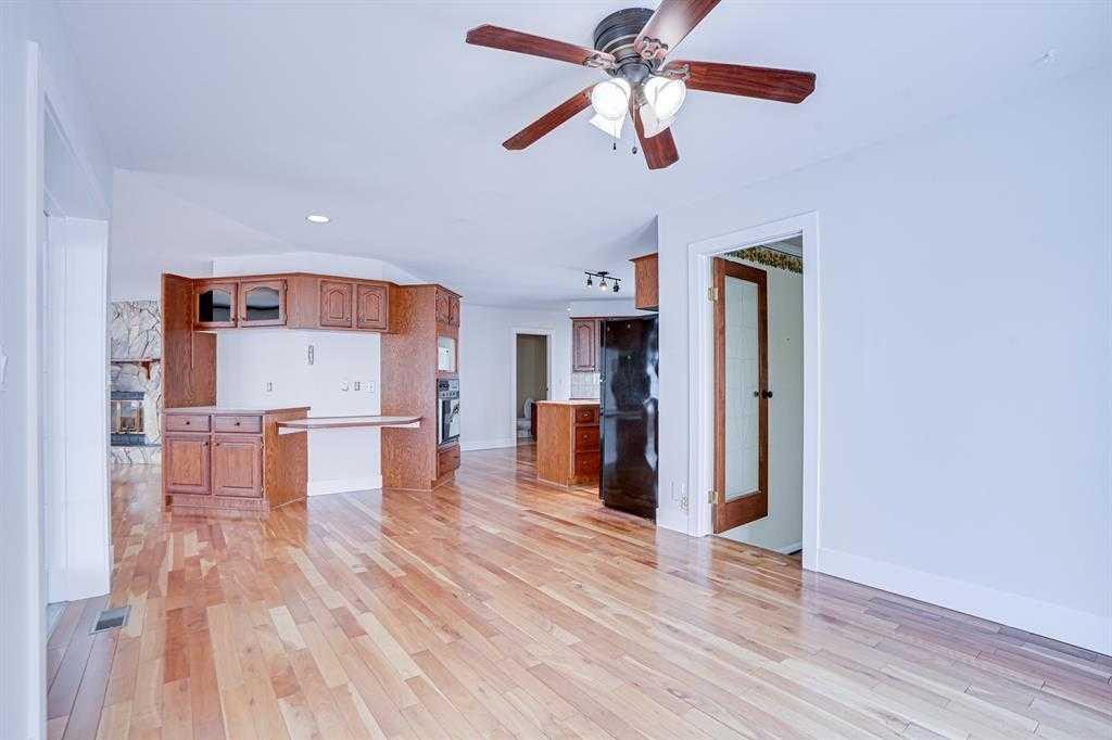 264201 Range Road 12 Sw, Airdrie, AB - Indoor Photo Showing Other Room