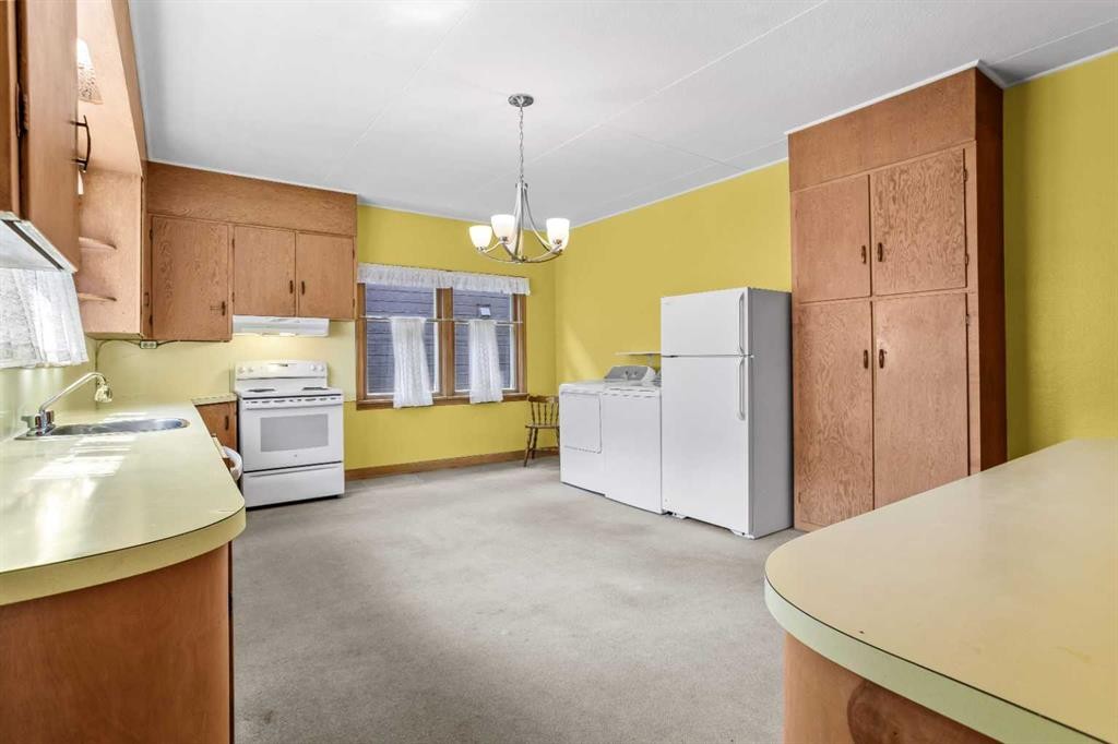 404 Otter Street, Banff, AB - Indoor Photo Showing Kitchen