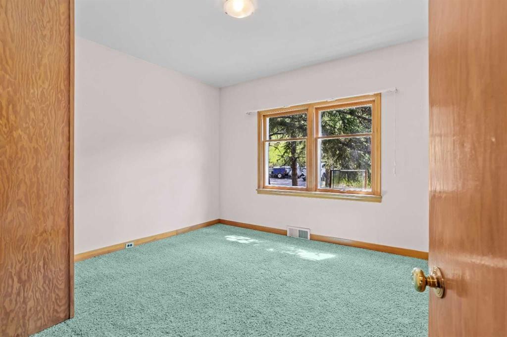 404 Otter Street, Banff, AB - Indoor Photo Showing Other Room