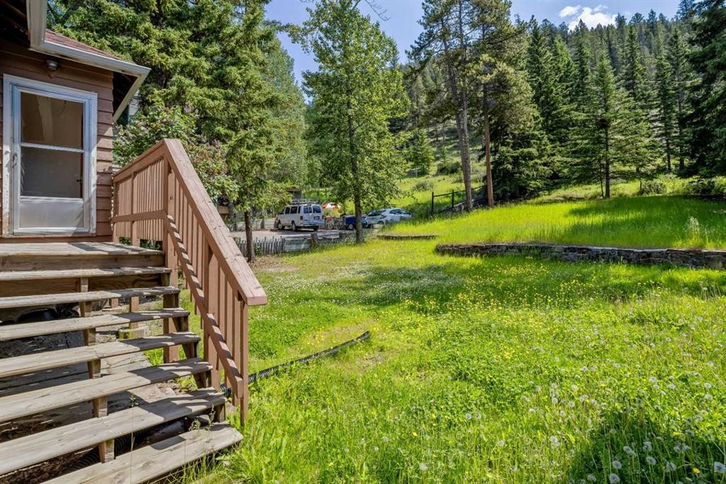 404 Otter Street, Banff, AB - Outdoor