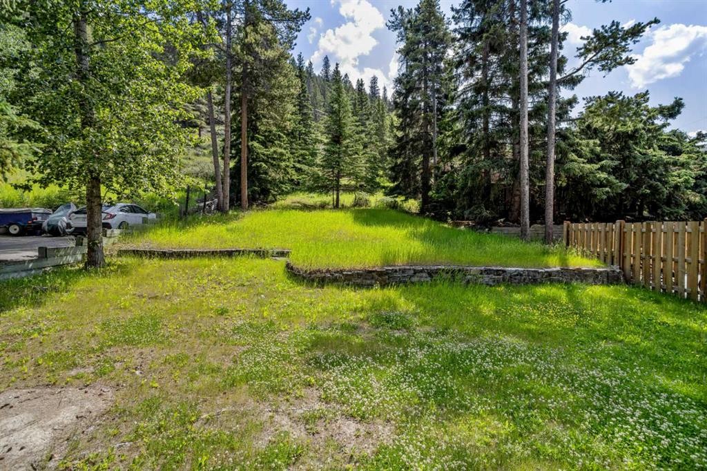 404 Otter Street, Banff, AB - Outdoor