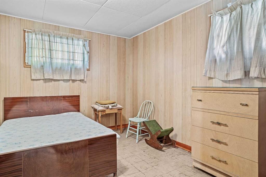 404 Otter Street, Banff, AB - Indoor