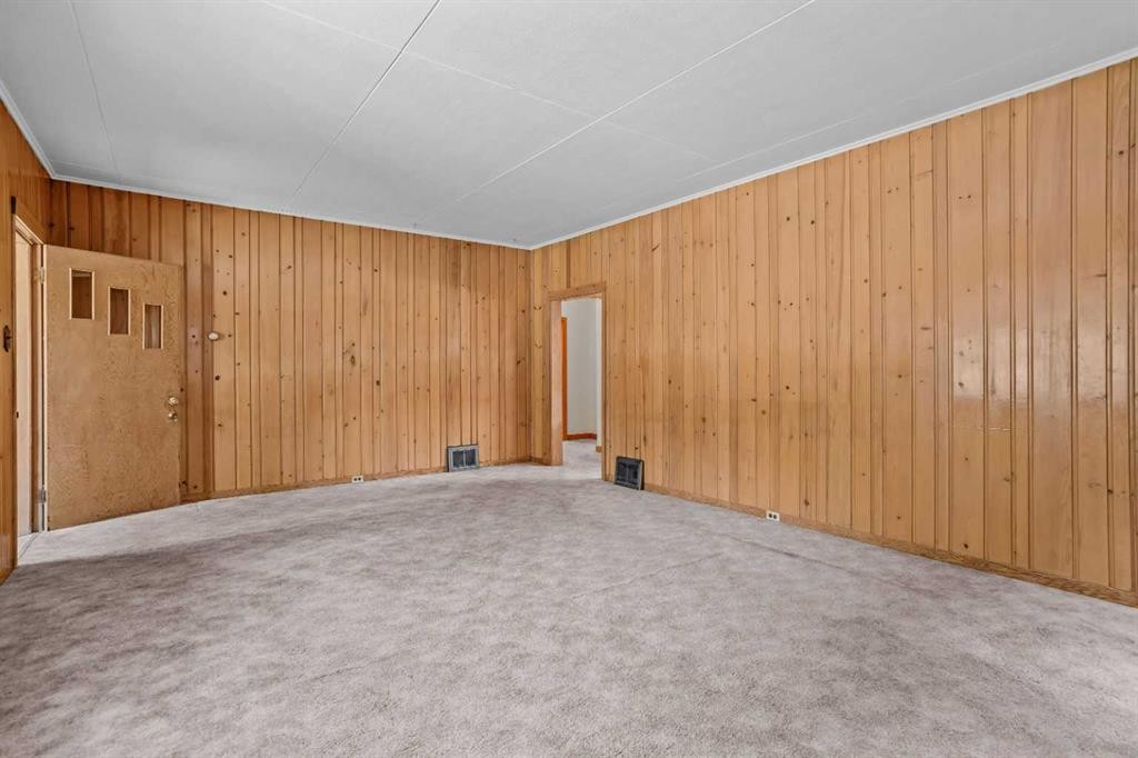 404 Otter Street, Banff, AB - Indoor Photo Showing Other Room