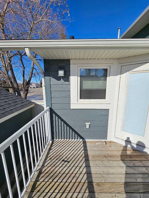 302 Meadowbrook Bay Se, Airdrie, AB - Outdoor With Exterior