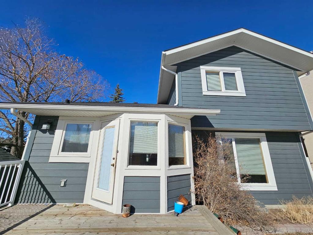 302 Meadowbrook Bay Se, Airdrie, AB - Outdoor