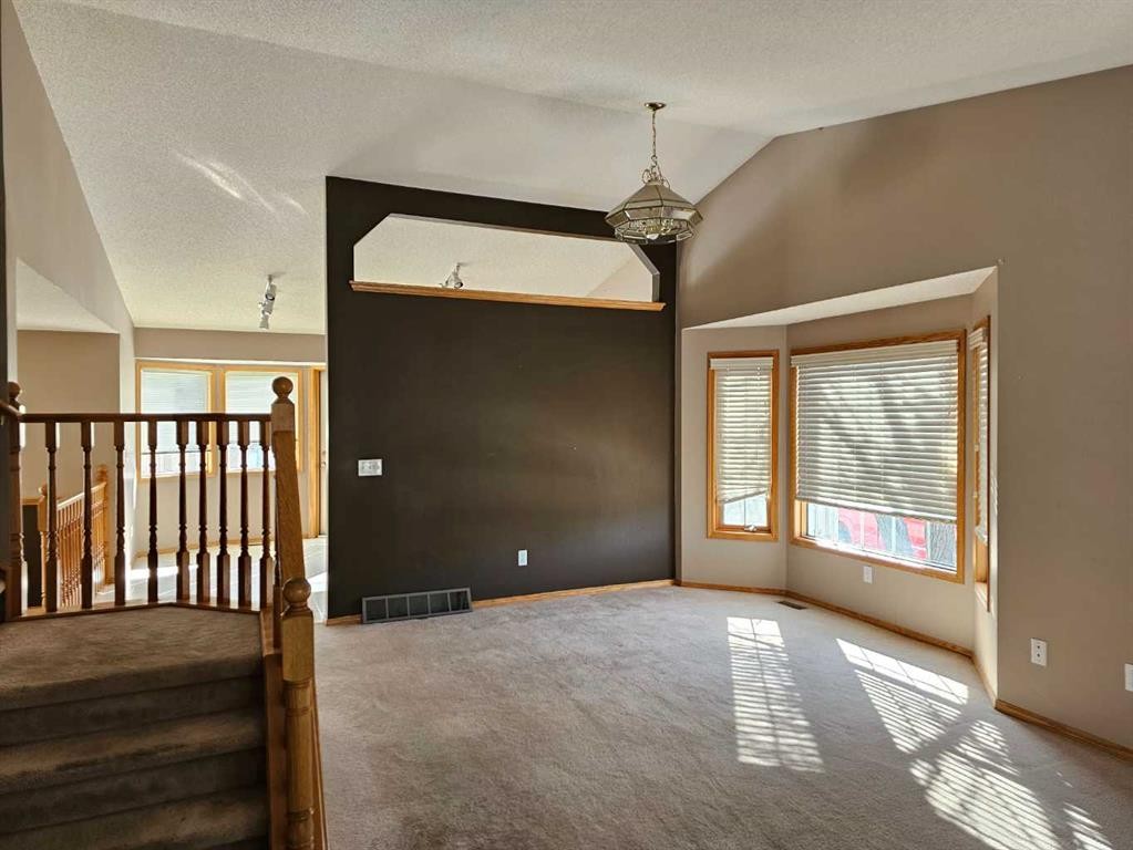 302 Meadowbrook Bay Se, Airdrie, AB - Indoor Photo Showing Other Room