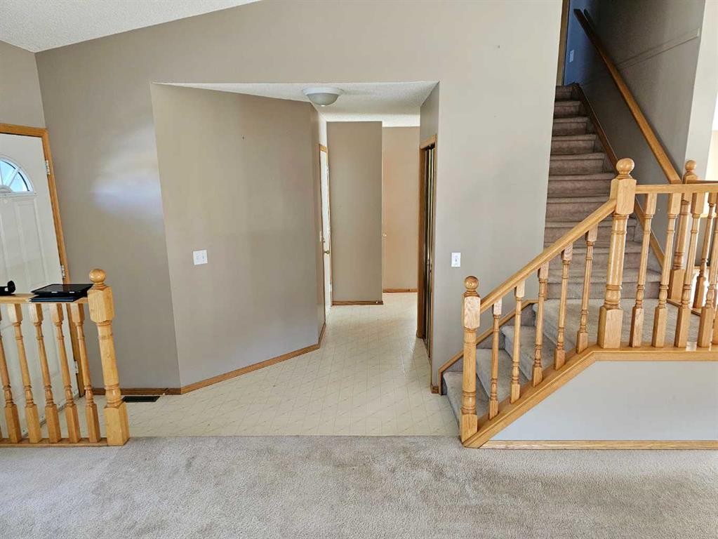 302 Meadowbrook Bay Se, Airdrie, AB - Indoor Photo Showing Other Room