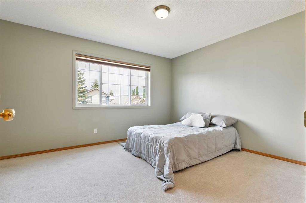 7 Covewood Park Ne, Calgary, AB - Indoor Photo Showing Bedroom
