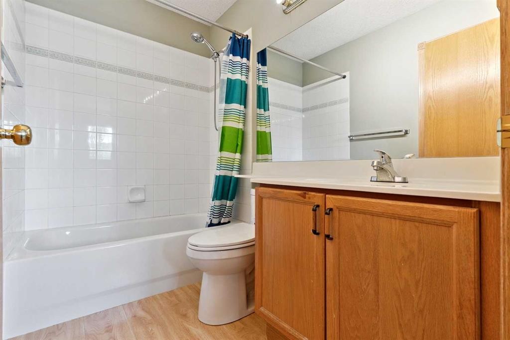 7 Covewood Park Ne, Calgary, AB - Indoor Photo Showing Bathroom