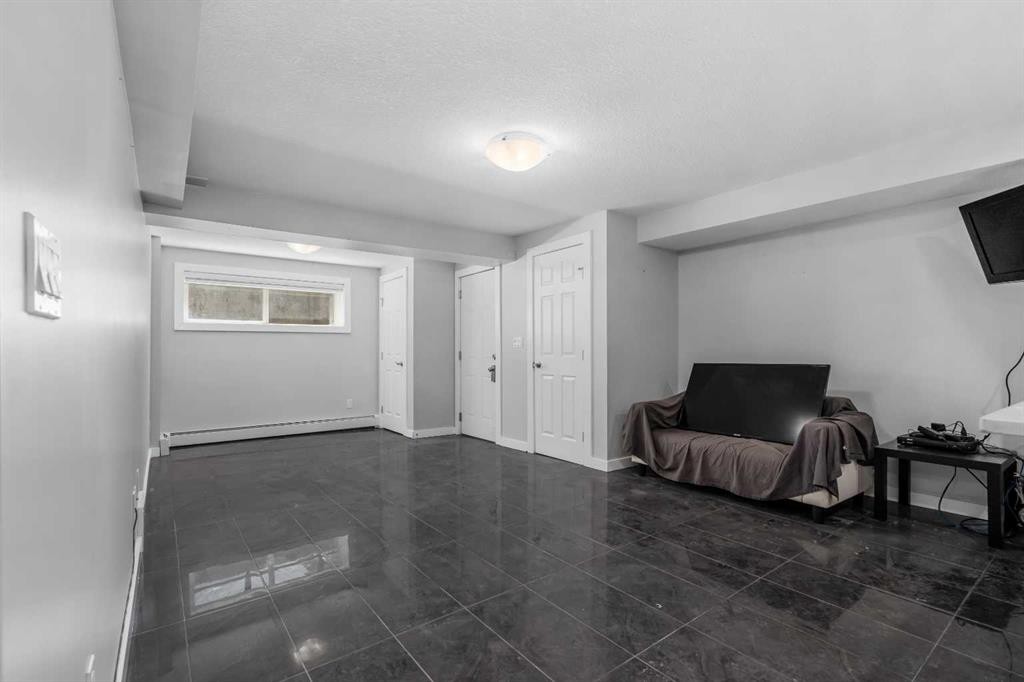 5-2815 17 Street Sw, Calgary, AB - Indoor Photo Showing Other Room