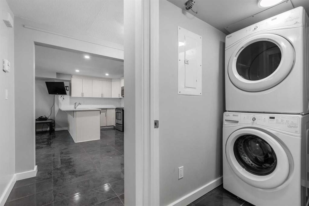 5-2815 17 Street Sw, Calgary, AB - Indoor Photo Showing Laundry Room