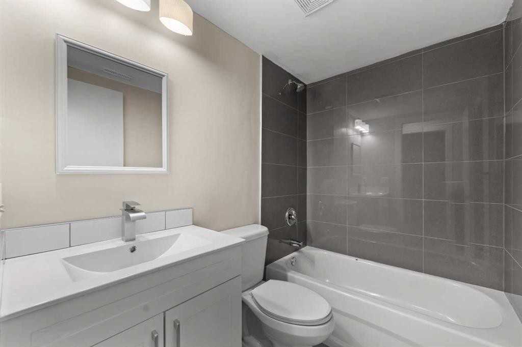 7136 Laguna Way Ne, Calgary, AB - Indoor Photo Showing Bathroom
