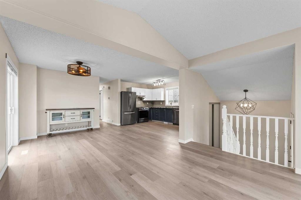 7136 Laguna Way Ne, Calgary, AB - Indoor